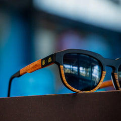 Neue belgische Eichengold-Sonnenbrille
