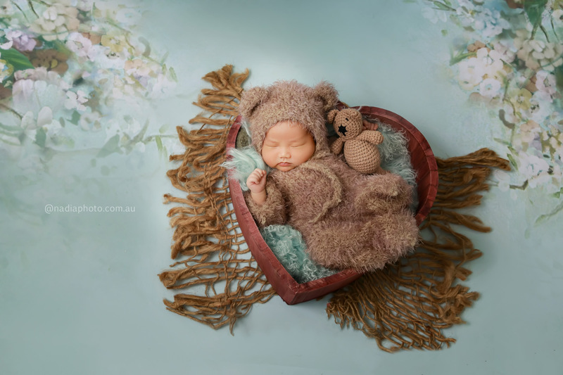 newborn photographer brisbane by Nadia Photo