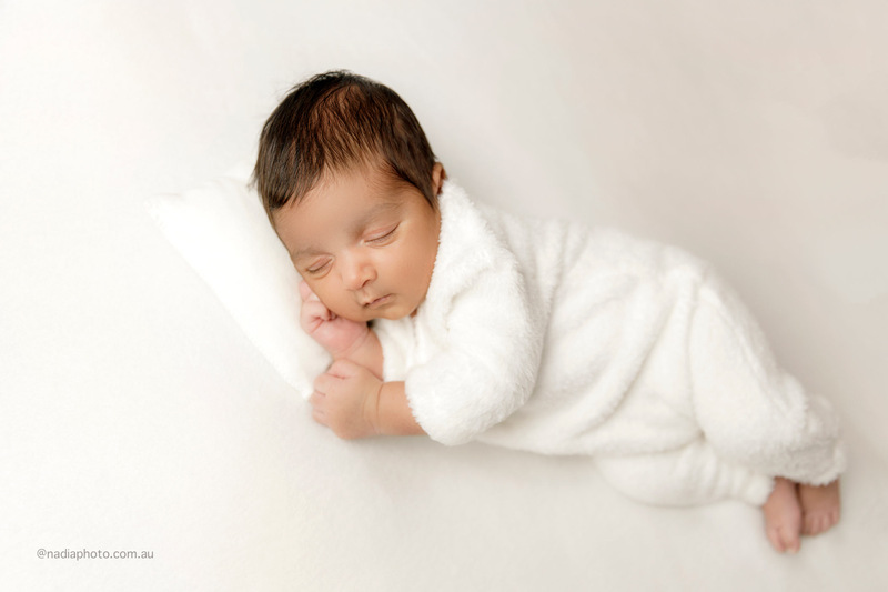 newborn photographer brisbane by Nadia Photo