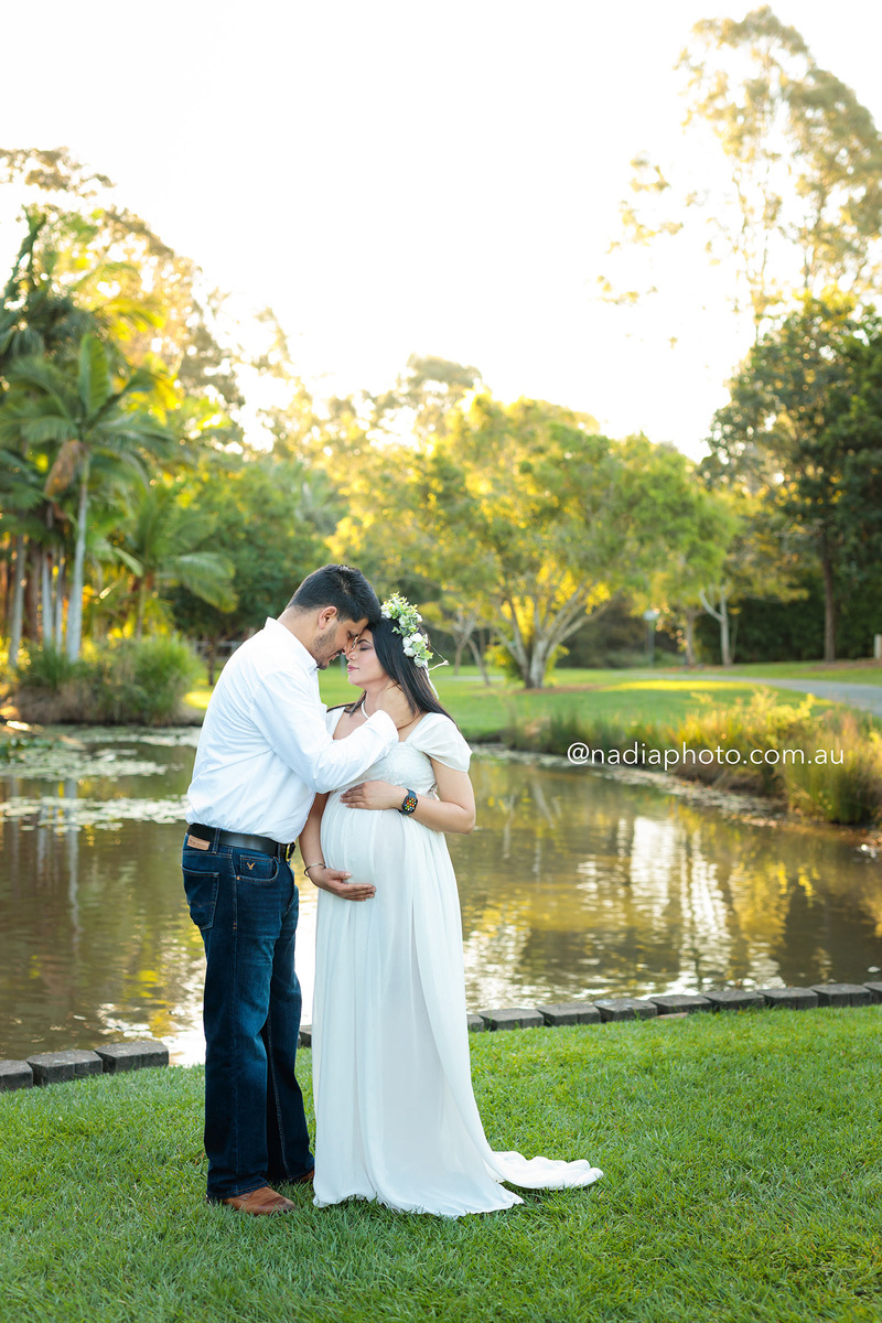 maternity photographer brisbane by Nadia Photo