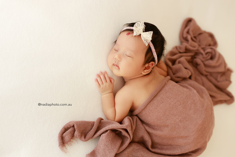 newborn photographer brisbane by Nadia Photo