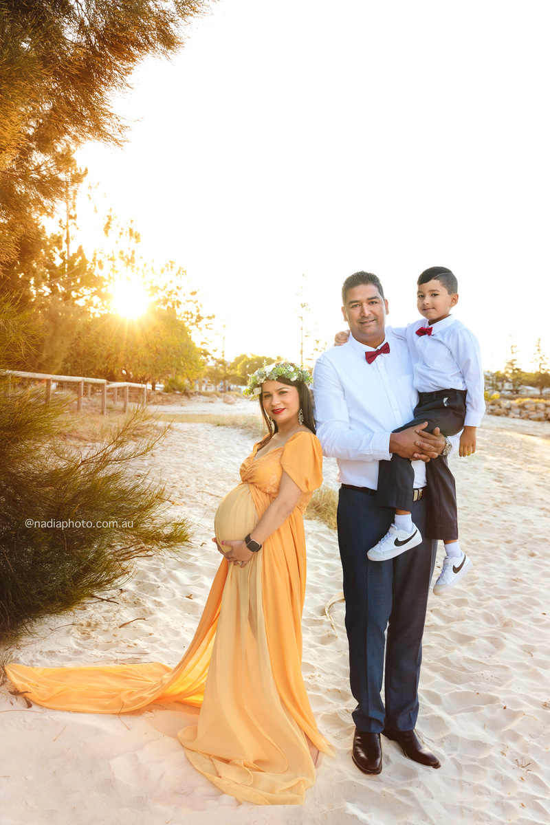 maternity photographer brisbane by Nadia Photo