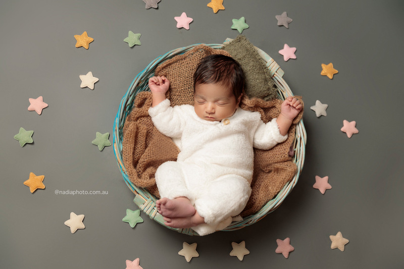 newborn photographer brisbane by Nadia Photo