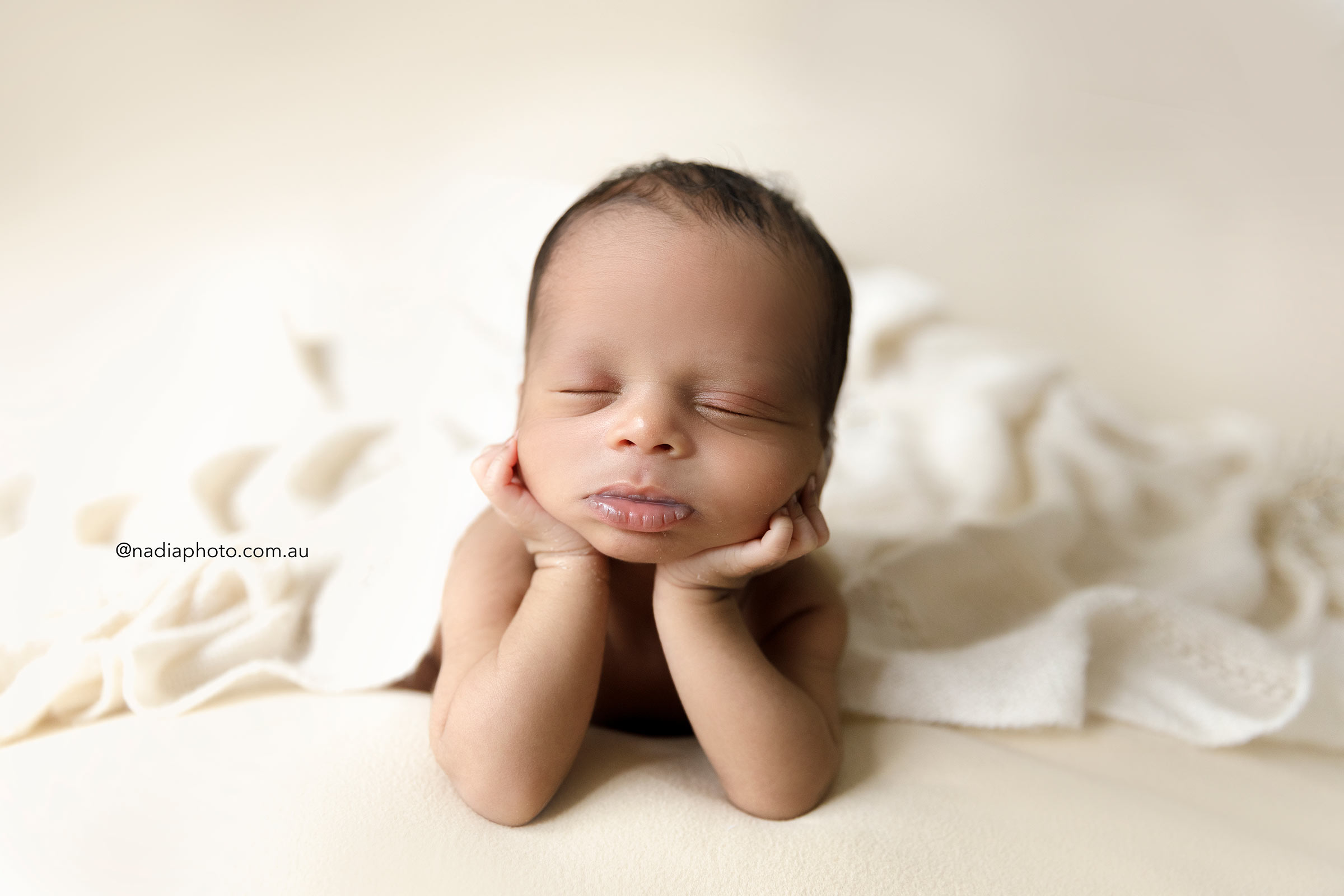 Early Newborn Photoshoot - Nadia Photo - Brisbane