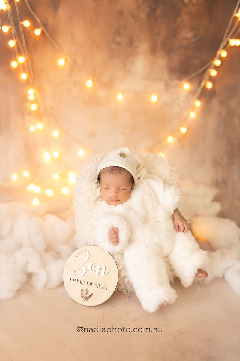 newborn photographer brisbane by Nadia Photo