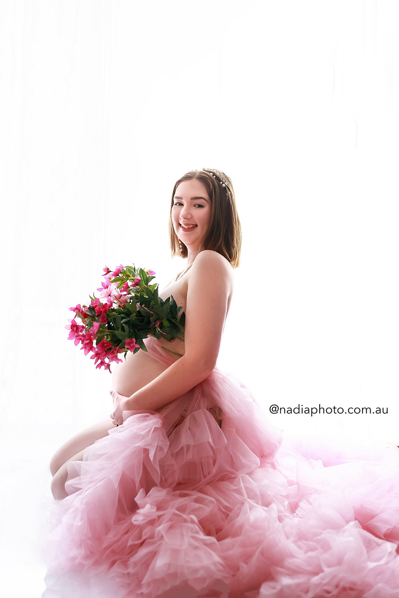 maternity photographer brisbane by Nadia Photo