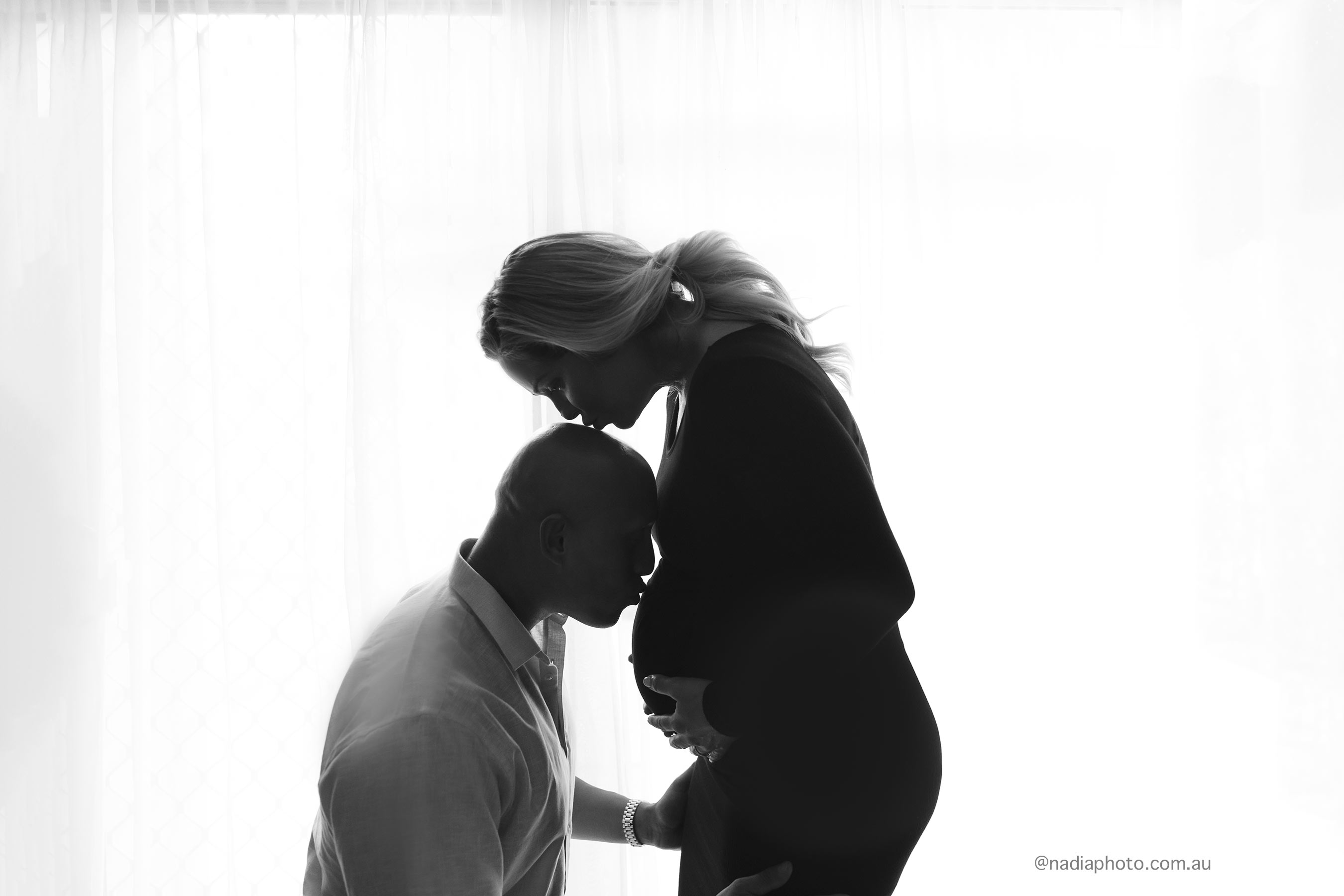 Black and white maternity phototography