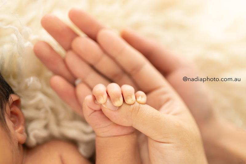 newborn photographer brisbane by Nadia Photo