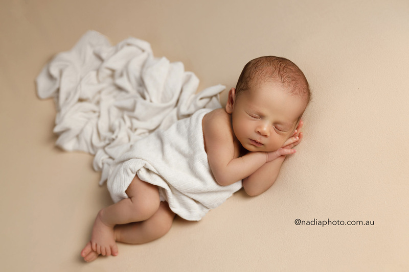 newborn photographer brisbane by Nadia Photo