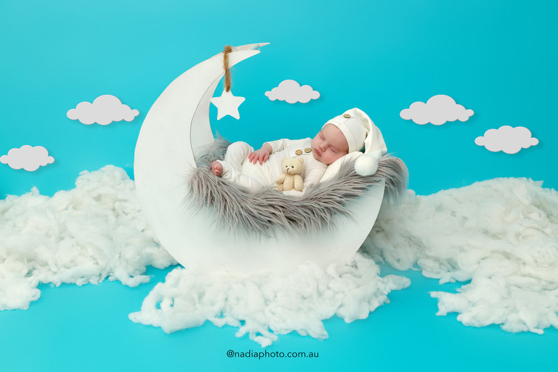 newborn photographer brisbane by Nadia Photo