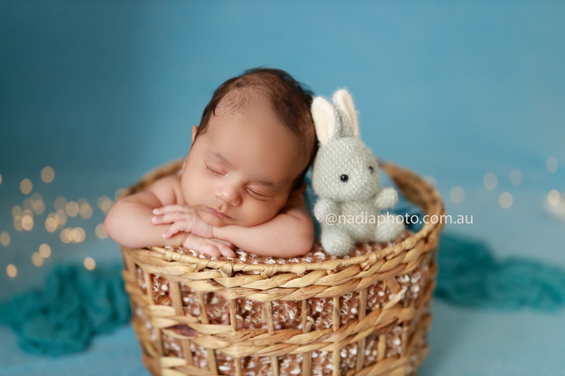 newborn photographer brisbane by Nadia Photo