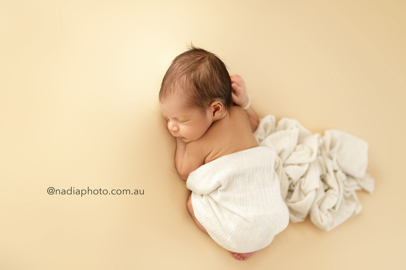 newborn photographer brisbane by Nadia Photo