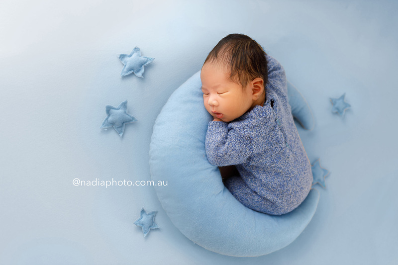 newborn photographer brisbane by Nadia Photo