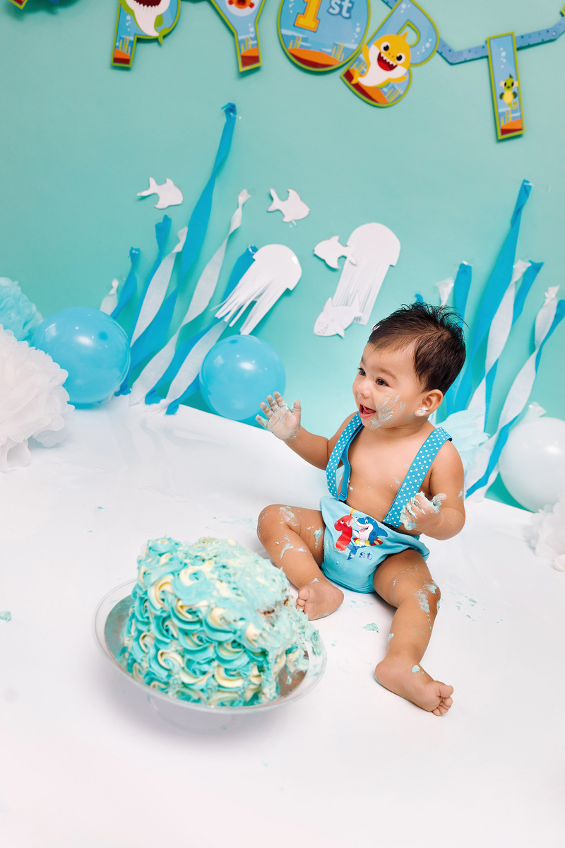 cakesmash photography, cakesmash photoshoot by Nadia Photo