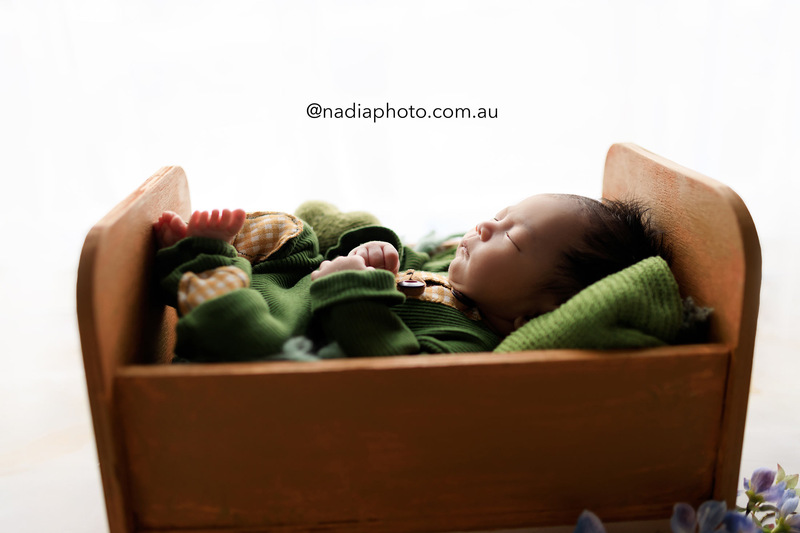 newborn photographer brisbane by Nadia Photo