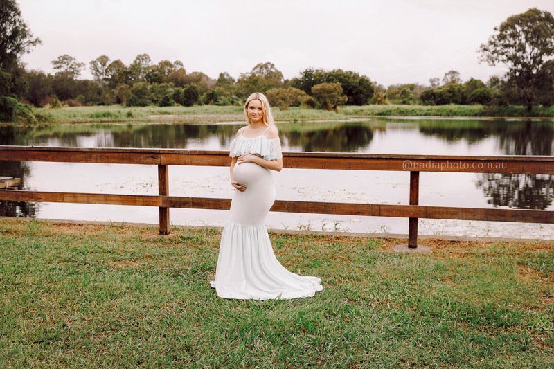 maternity photographer brisbane by Nadia Photo