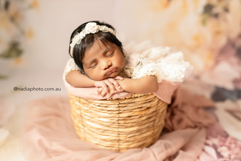 newborn photographer brisbane by Nadia Photo