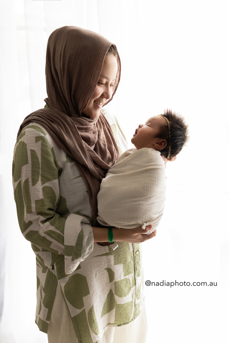 newborn photographer brisbane by Nadia Photo