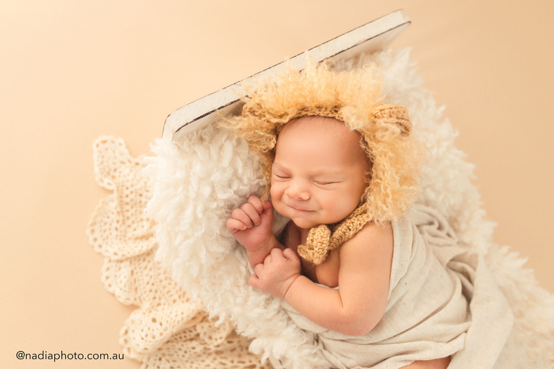 newborn photographer brisbane by Nadia Photo