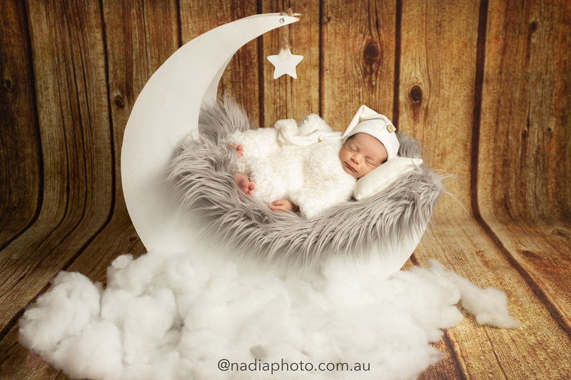 newborn photographer brisbane by Nadia Photo