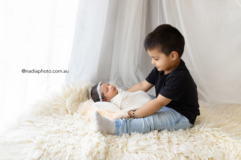 newborn photographer brisbane by Nadia Photo