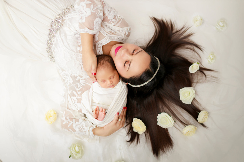 newborn photographer brisbane by Nadia Photo