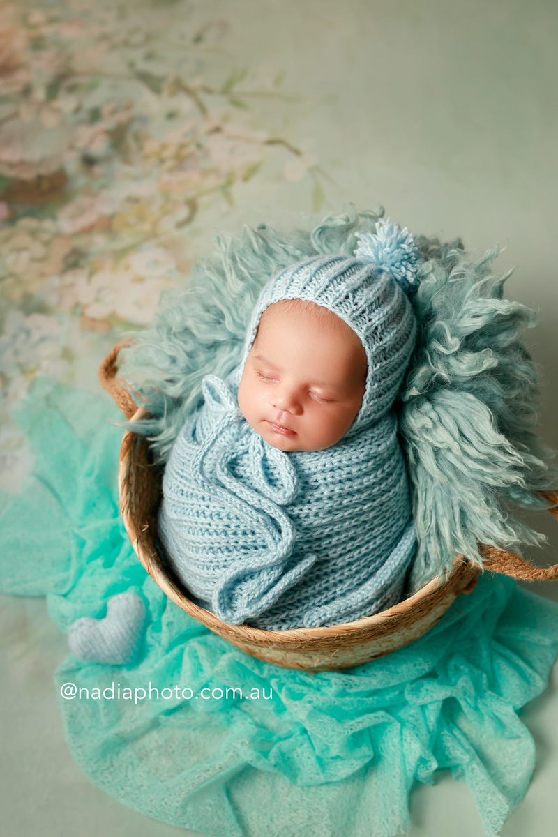 newborn photographer brisbane by Nadia Photo