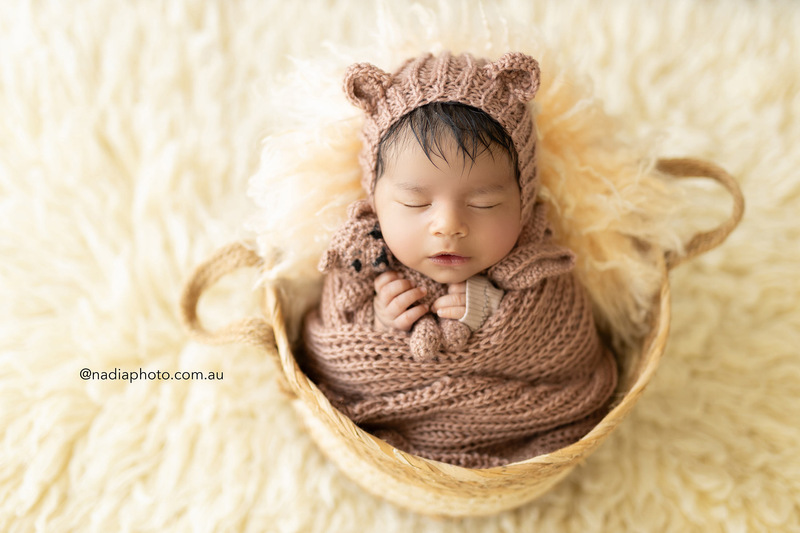 newborn photographer brisbane by Nadia Photo