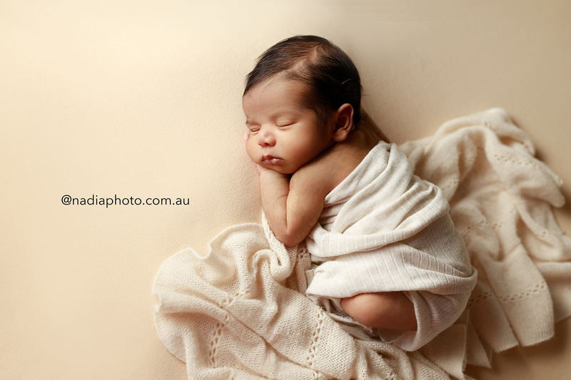 newborn photographer brisbane by Nadia Photo