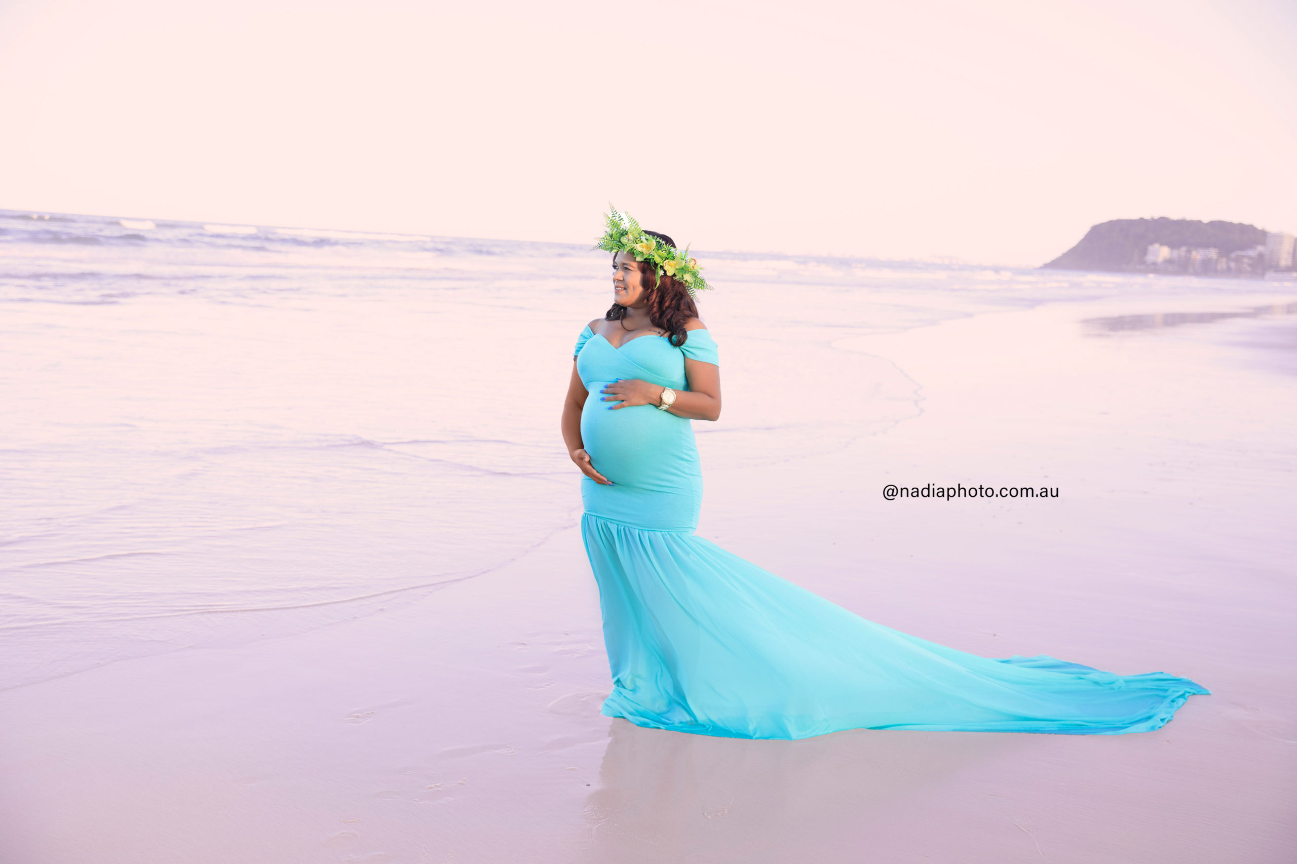 MATERNITY SHOOT ON THE GOLD COAST BEACHES