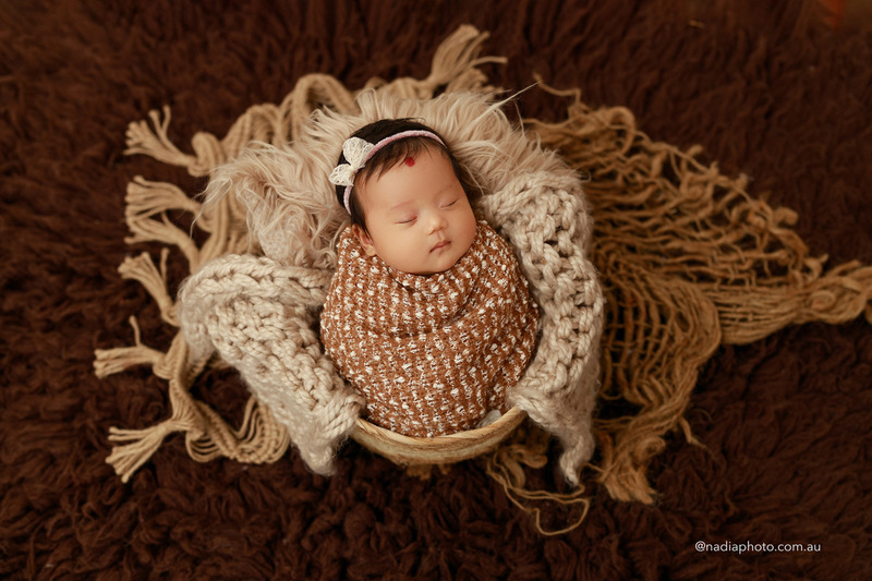 newborn photographer brisbane by Nadia Photo