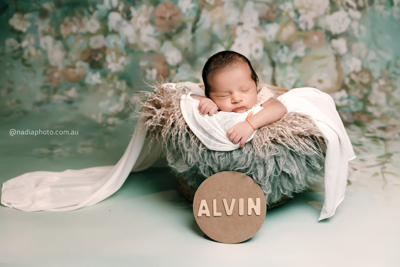 newborn photographer brisbane by Nadia Photo