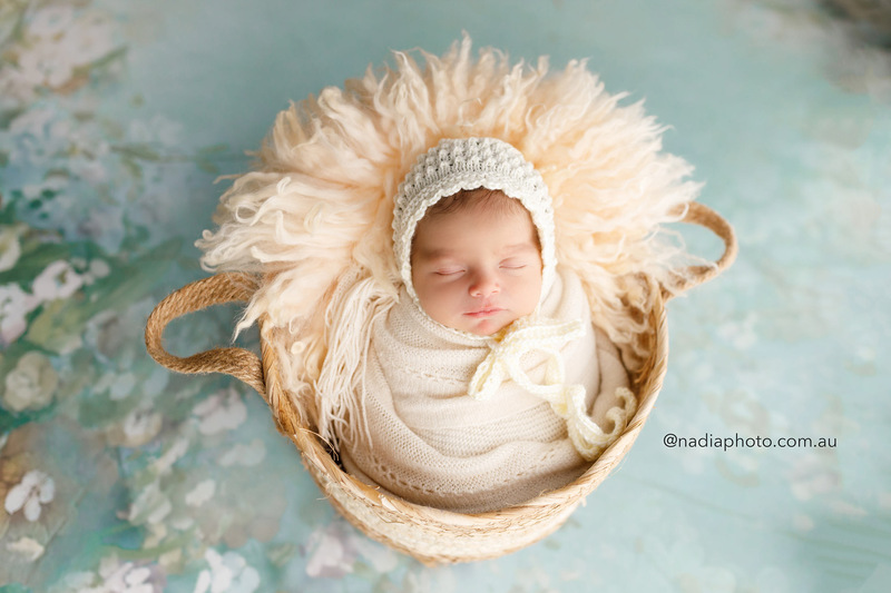 newborn photographer brisbane by Nadia Photo