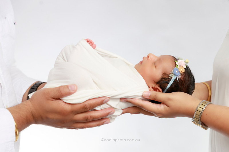 newborn photographer brisbane by Nadia Photo