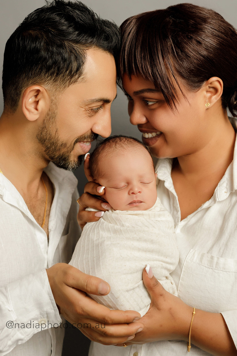 newborn photographer brisbane by Nadia Photo