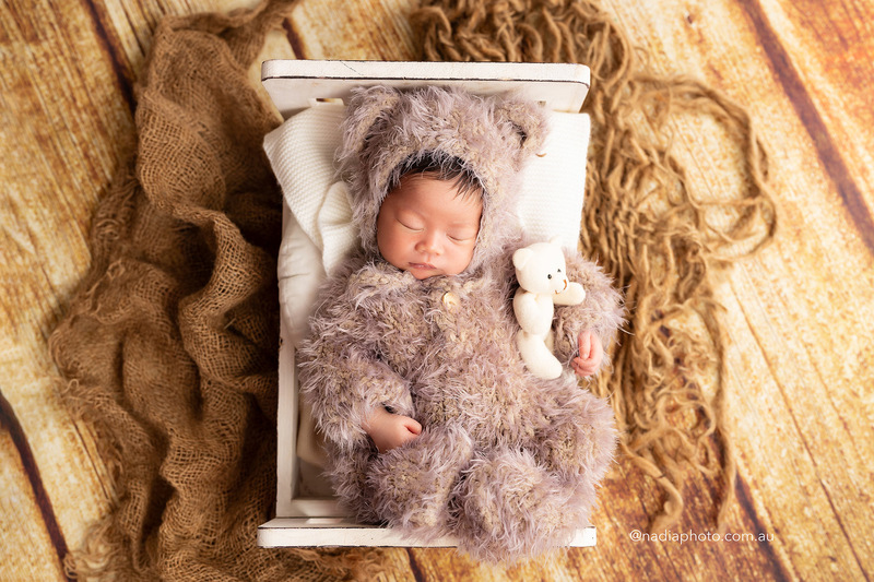 newborn photographer brisbane by Nadia Photo