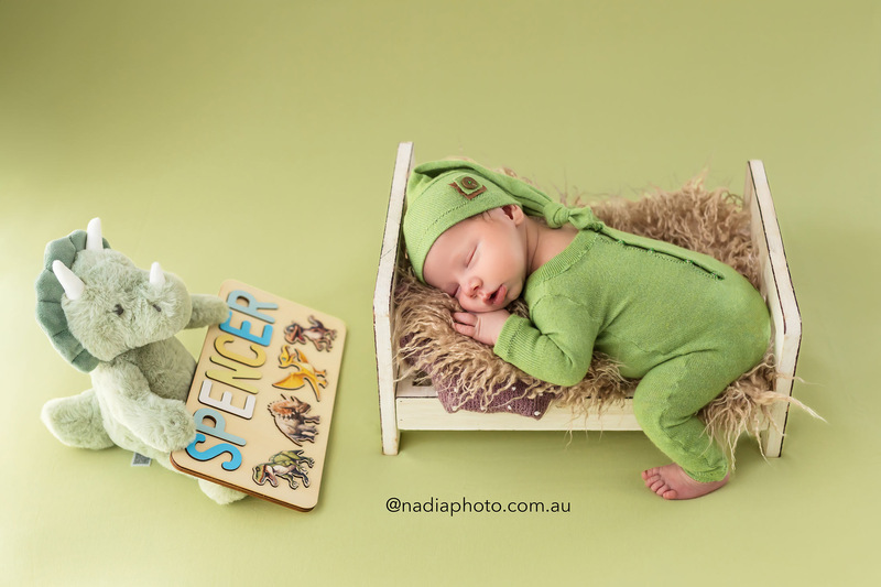 newborn photographer brisbane by Nadia Photo