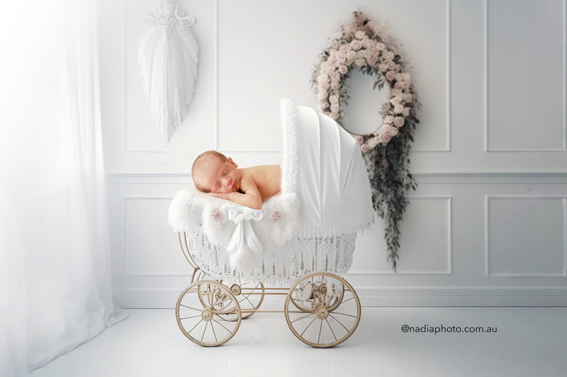 newborn photographer brisbane by Nadia Photo