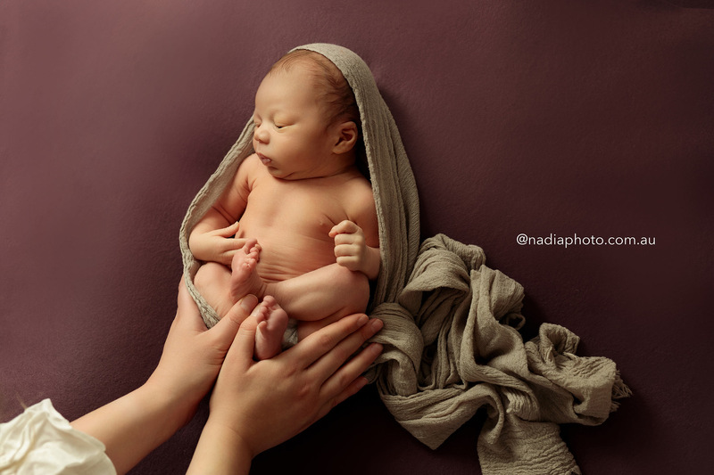 newborn photographer brisbane by Nadia Photo