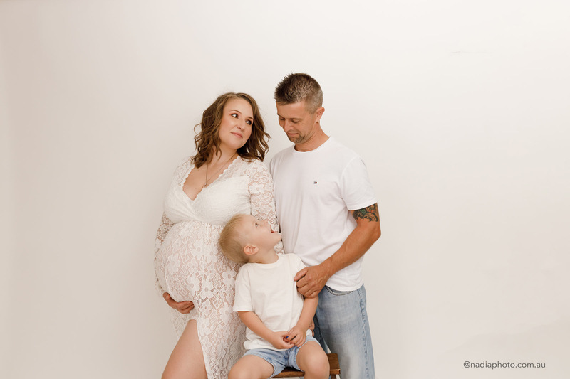 maternity photographer brisbane by Nadia Photo