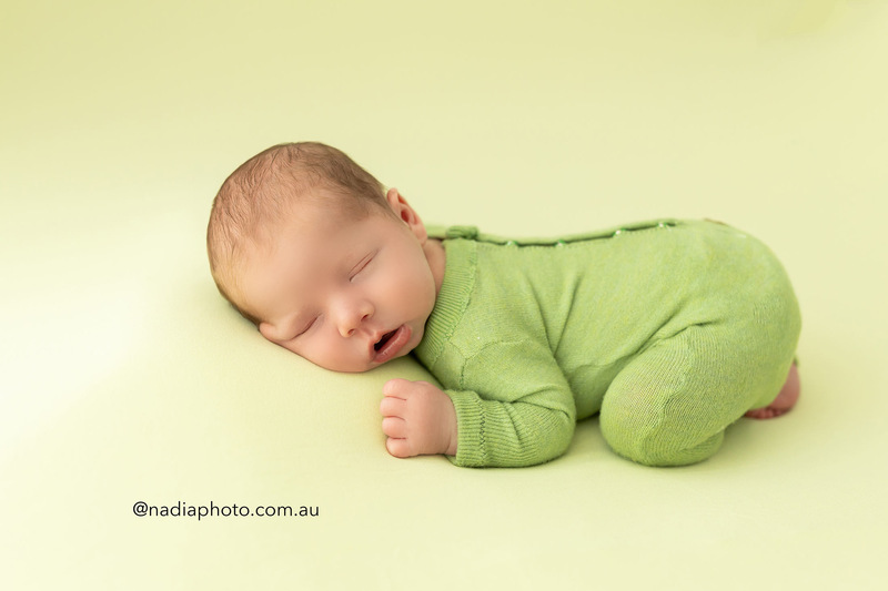 newborn photographer brisbane by Nadia Photo