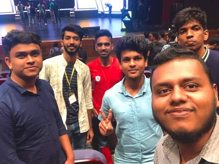 Aweesha Wijesundara in a group selfie with keynote speakers at Google DevFest Sri Lanka 2022