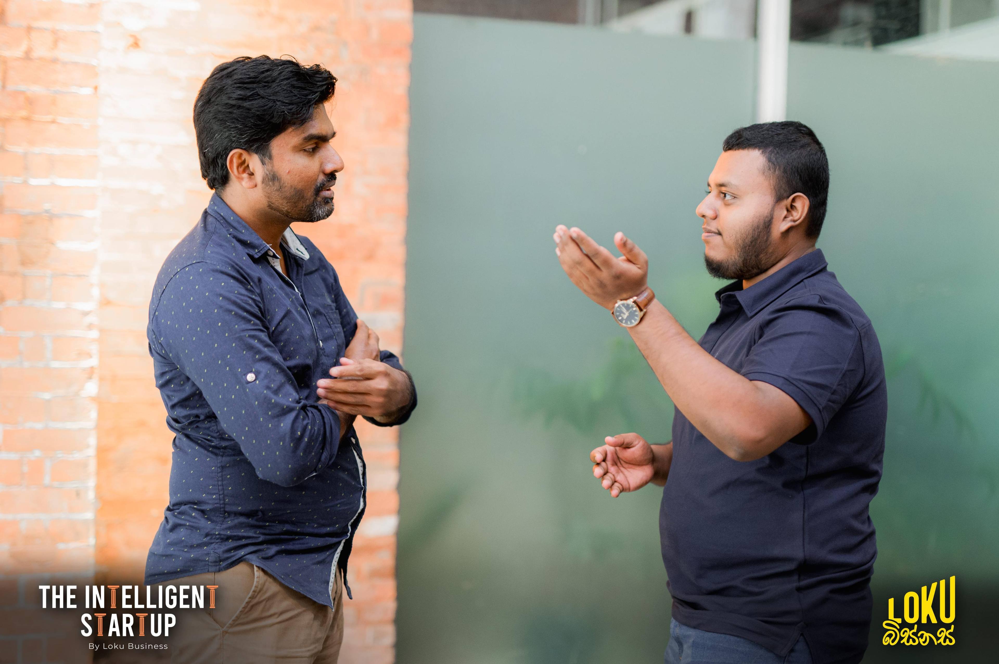 Aweesha Wijesundara in conversation with another participant at The Intelligent Startup programme