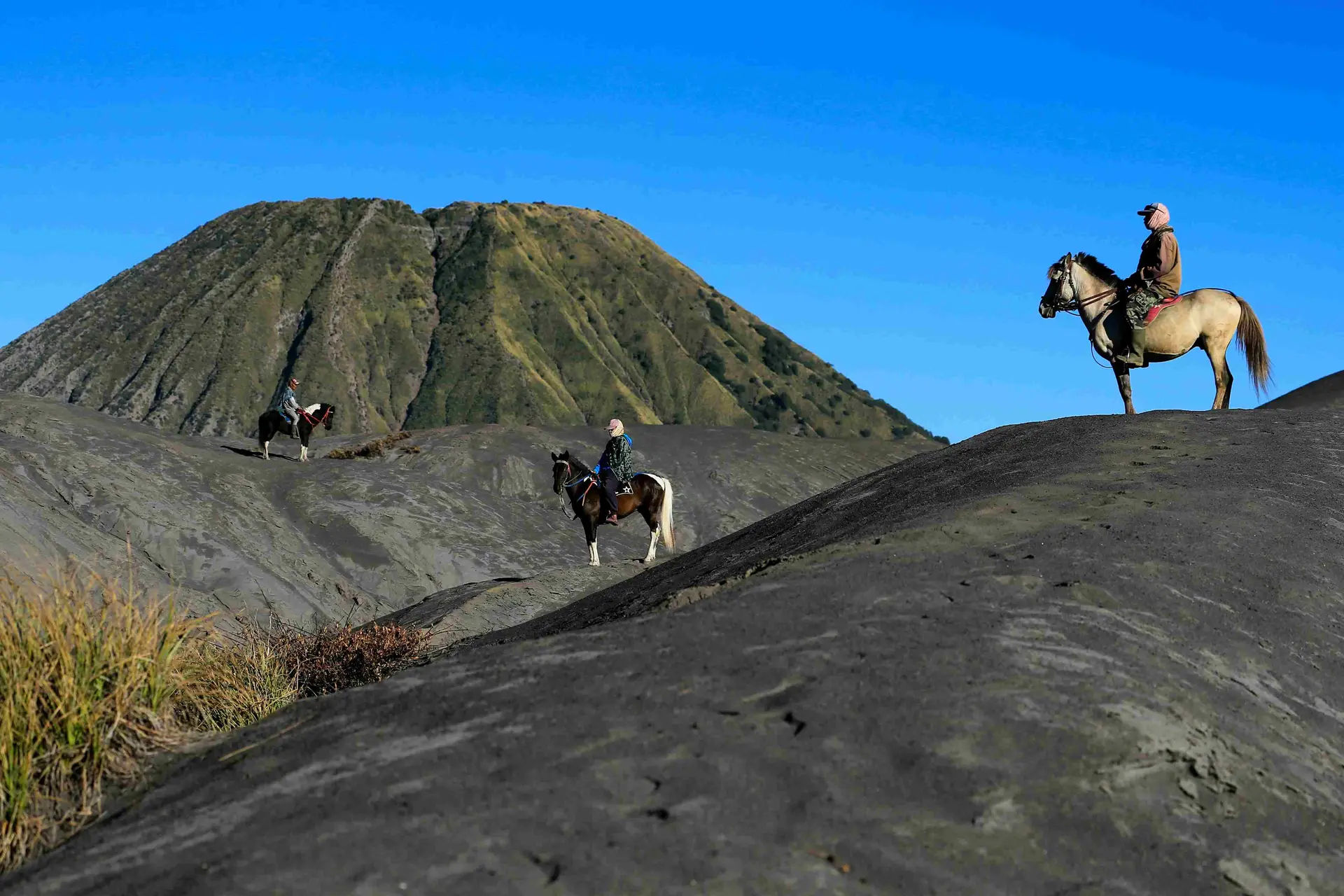 Open trip Sunrise Bromo – Eksplorasi Kawah & Lautan Pasir untuk paket wisata domestik hemat dan perjalanan rombongan San Trip