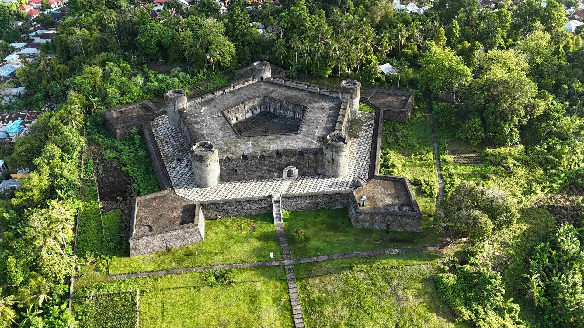 Open trip Open Trip Banda Neira – Pesona Pulau Sejarah Nusantara untuk paket wisata domestik hemat dan perjalanan rombongan San Trip