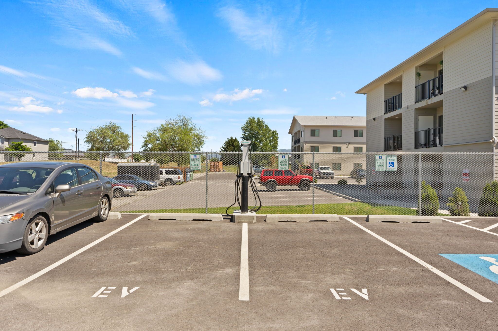 Exterior View 12