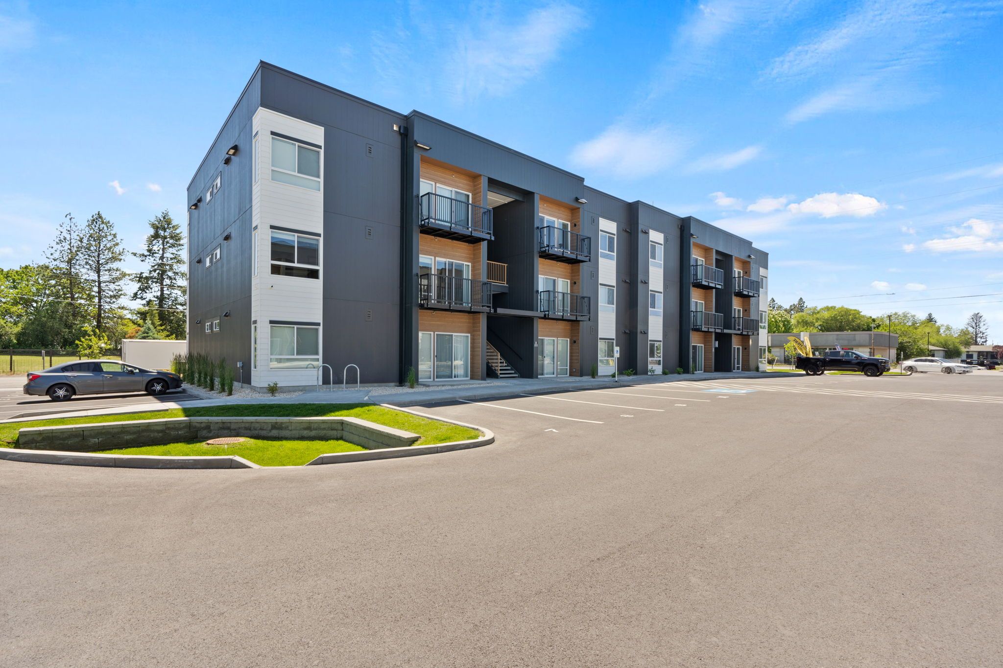 Exterior View 4