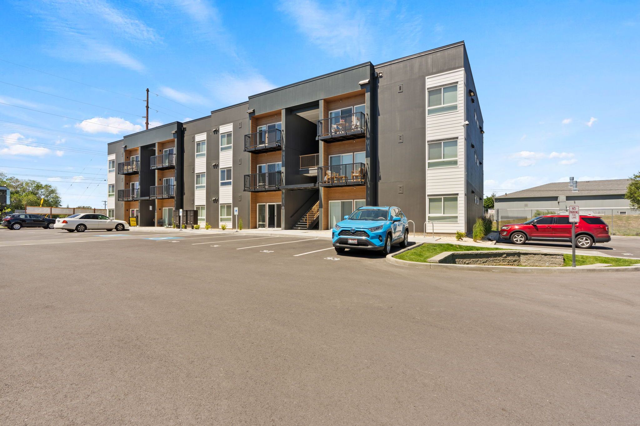 Exterior View 8