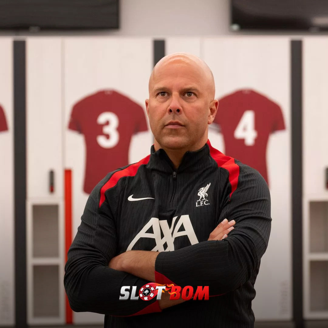 Steven Gerrard memberikan apresiasi tinggi kepada Arne Slot