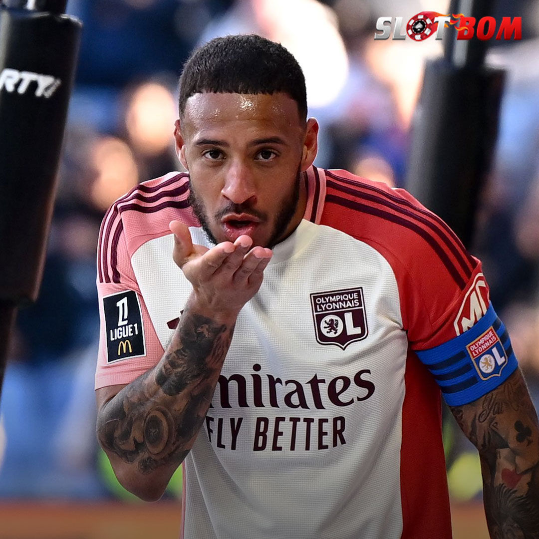 Manchester United Dilaporkan Tertarik pada Gelandang Lyon.